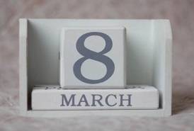 6f15bc947e361069500d175179dfc2ad.jpg 由于谐音的原因,自然就理解为“发”,代表财富,因此绝大部分的人对它的喜爱都会呈现在手机号码,车牌号,门牌号,甚至银行卡号上,只要与数字有关的事物都会想着有8越多越好,但在手机号磁场表现中却不尽然。